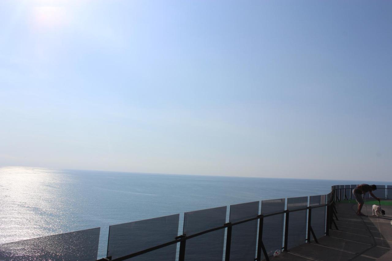 Apartment On The Back Sea Batumi Exterior foto